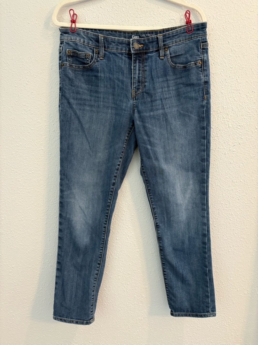GAP Women’s Ankle Girlfriend Jeans - Medium Blue Wash (size 8/29)